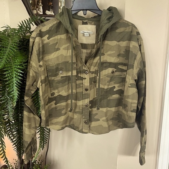NWOT American Eagle Camouflage Cropped Button Up Hoodie Jacket Olive Shacket - Picture 7 of 13
